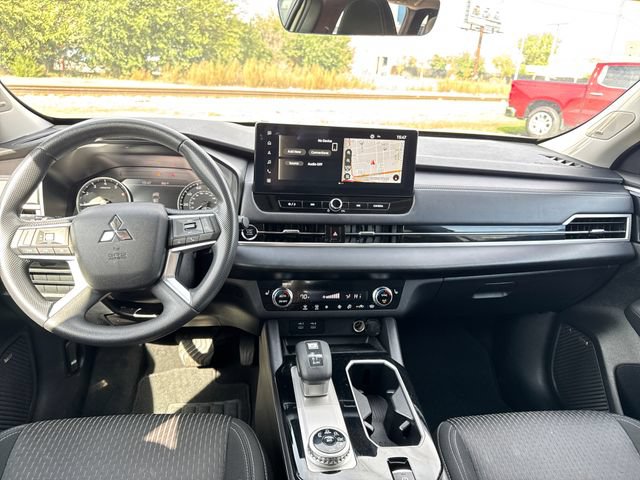 Used 2025 Mitsubishi Outlander ES AWD/4WD image 13