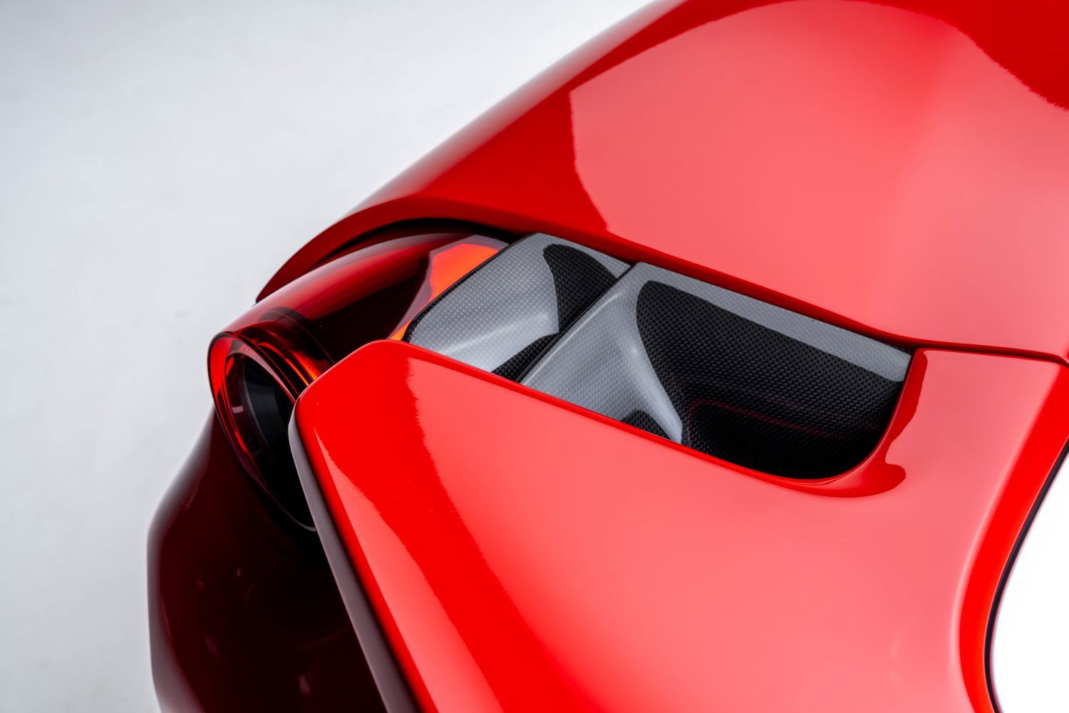 Used 2020 Ferrari 488 Pista Spider image 33