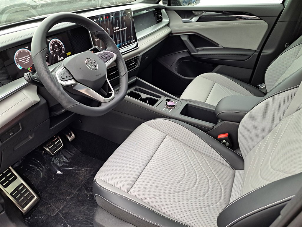 New 2026 Volkswagen Tiguan SE R-Line image 7