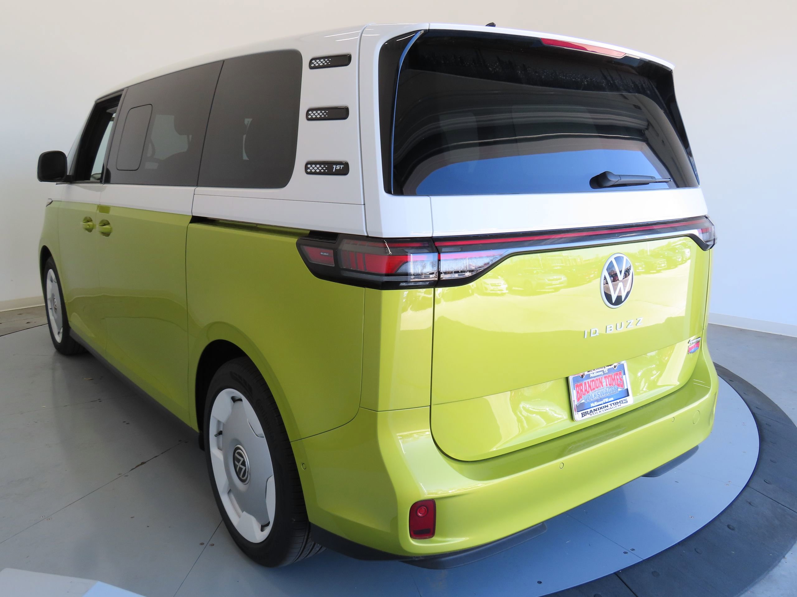 New 2025 Volkswagen ID. Buzz 1st Edition image 7