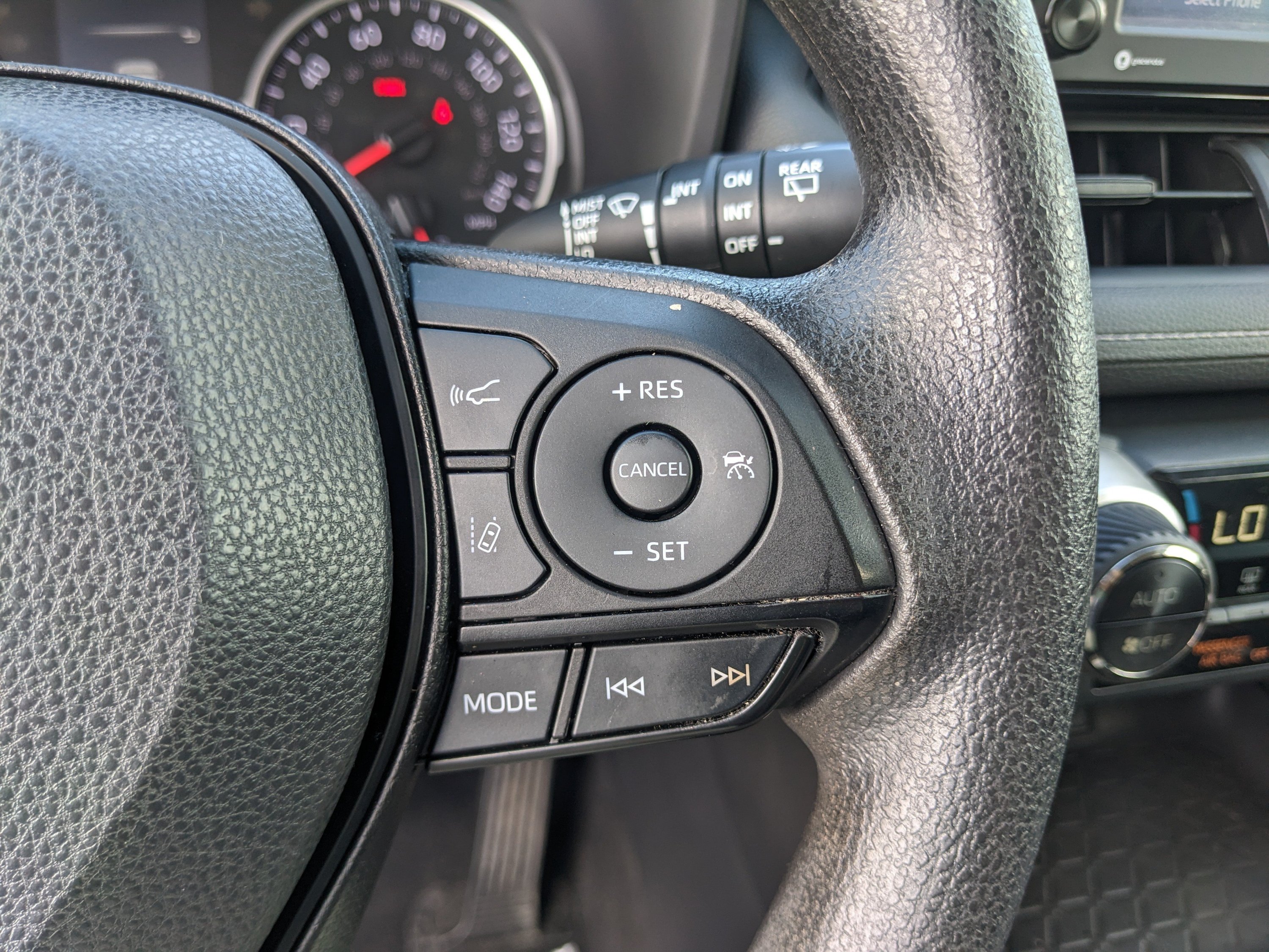 Used 2022 Toyota RAV4 XLE FWD image 34