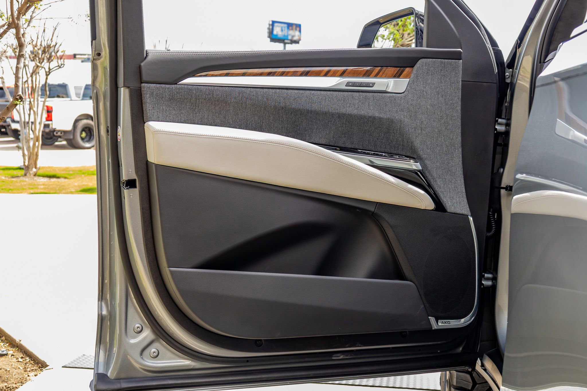 Used 2026 Cadillac Escalade Platinum Sport w/ LPO, ONYX Package image 39