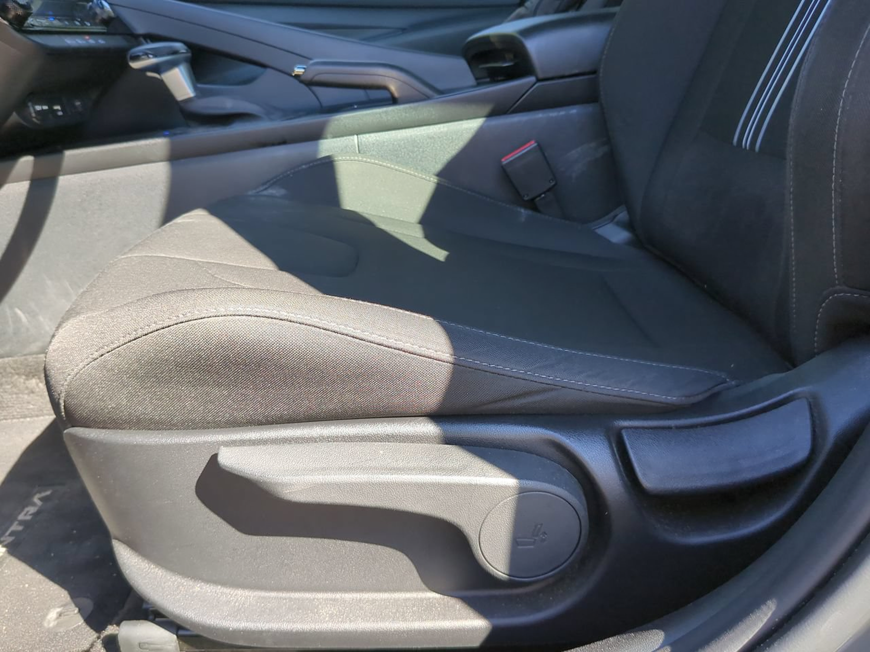 Used 2025 Hyundai Elantra Sport FWD image 15