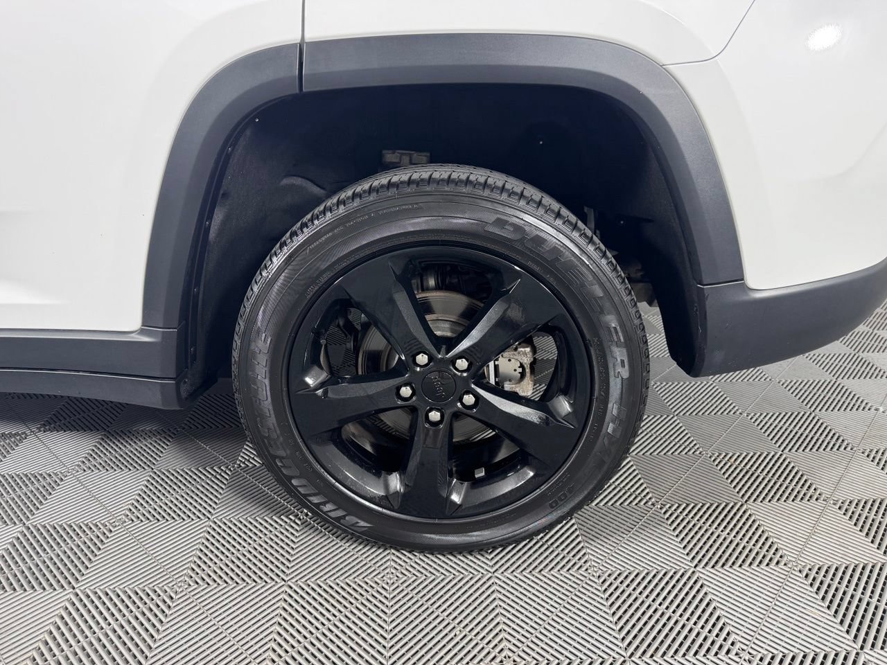 Used 2023 Jeep Grand Cherokee Altitude AWD/4WD image 38