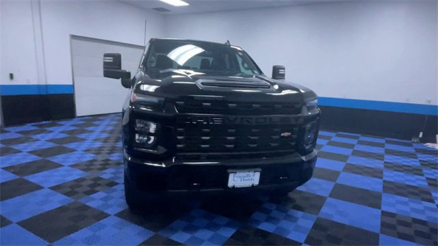 Used 2022 Chevrolet Silverado 2500 Custom w/ Custom Value Package image 3