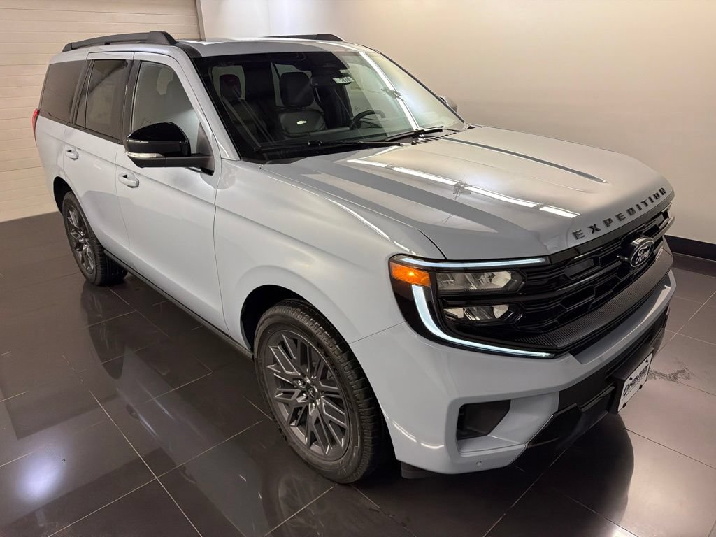 New 2027 Ford Expedition Platinum w/ Stealth Appearance Package