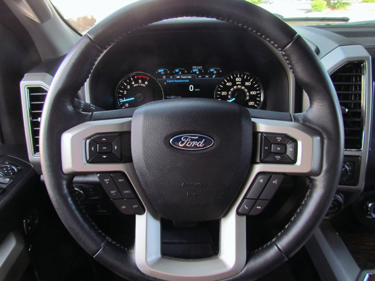 Used 2018 Ford F150 Lariat image 28