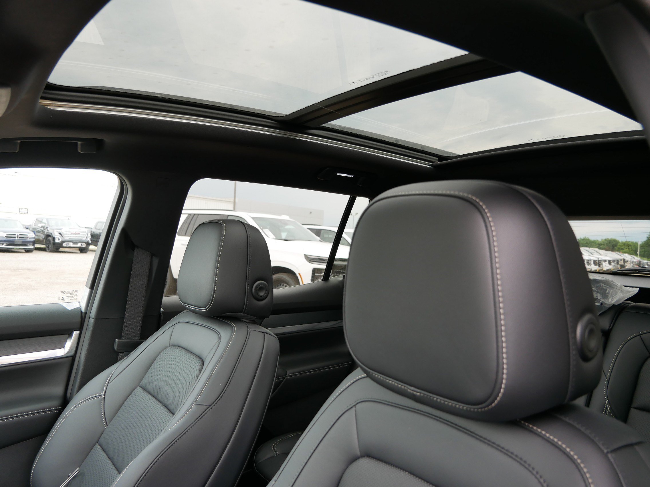 New 2027 GMC Terrain Elevation w/ Elevation Premium Package AWD/4WD image 18