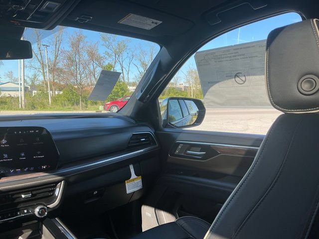 New 2026 Chevrolet Suburban Premier w/ Sun And Tow Package AWD/4WD image 28