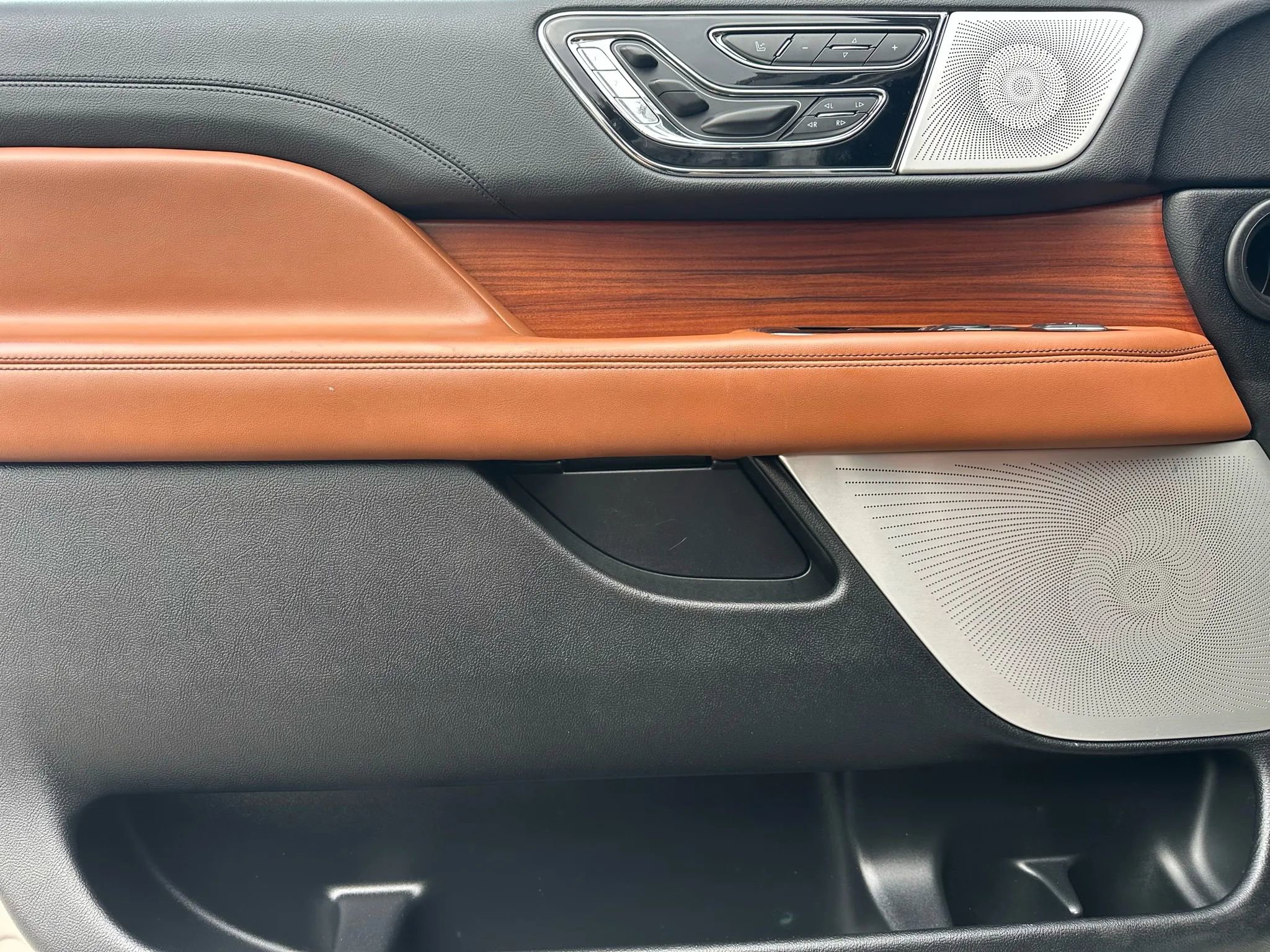 Used 2019 Lincoln Navigator Reserve w/ Cargo Package image 6