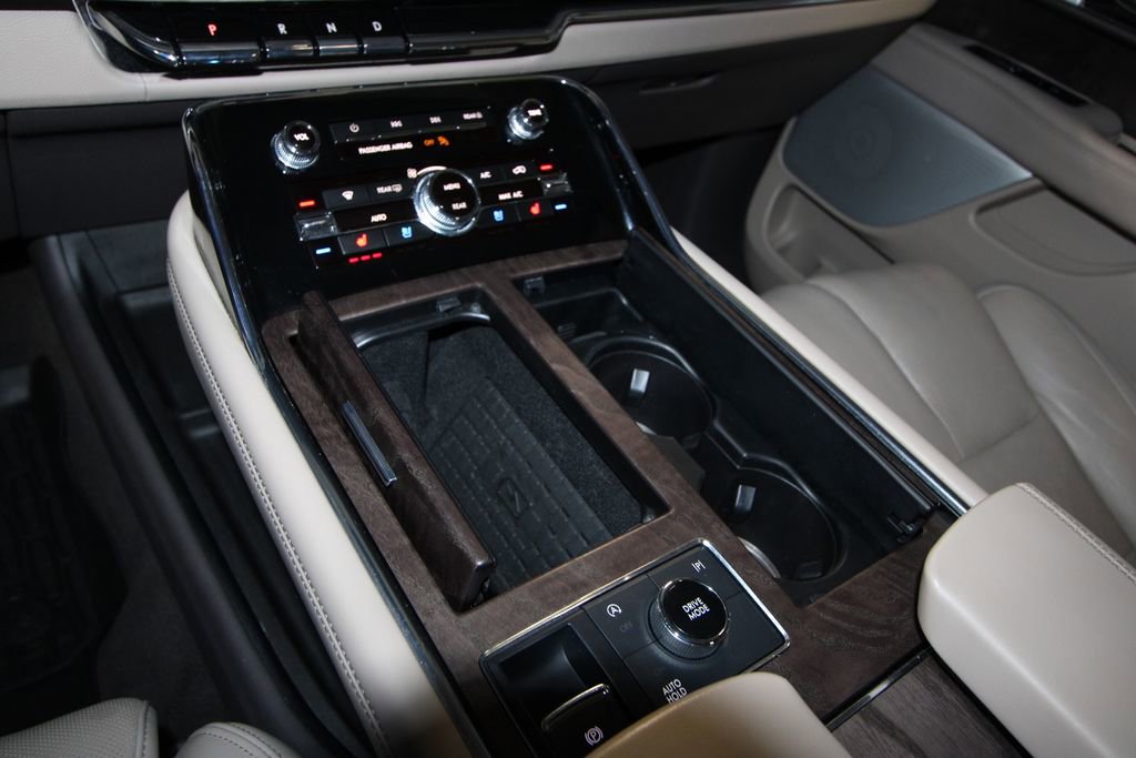 Used 2024 Lincoln Navigator L Reserve image 18