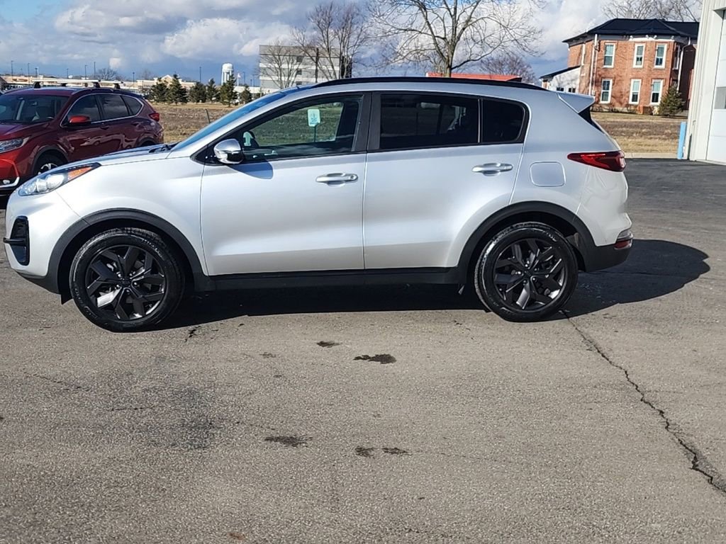 Used 2022 Kia Sportage Nightfall Edition image 4
