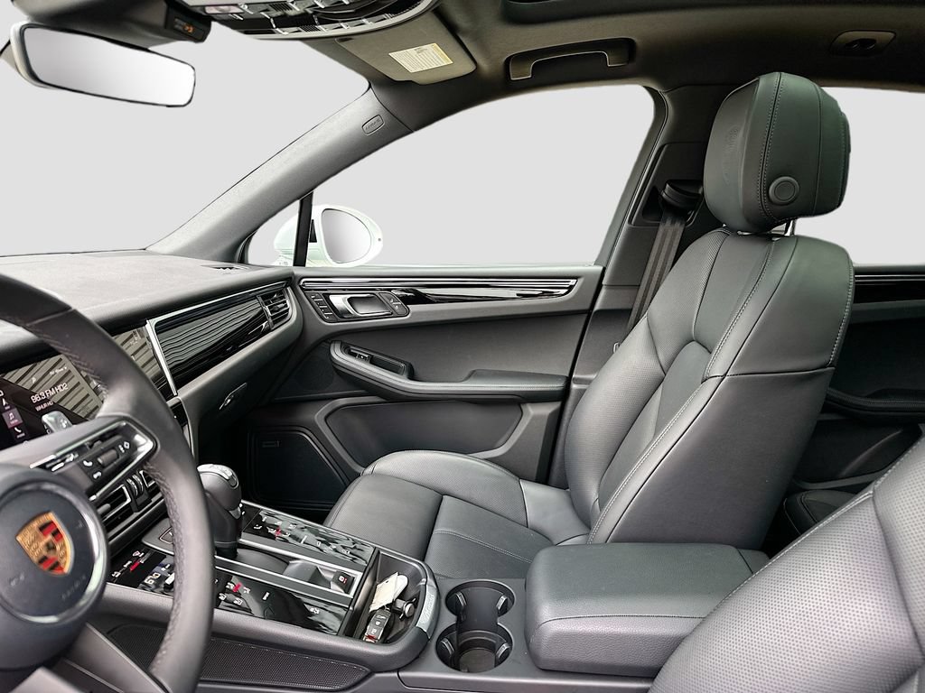 Certified 2026 Porsche Macan AWD/4WD image 26