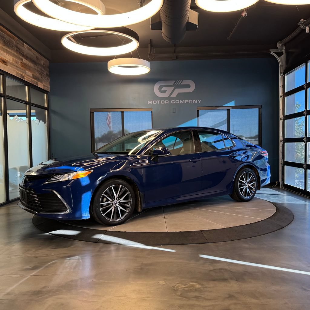 Used 2023 Toyota Camry XLE w/ Cold Weather Package FWD image 7