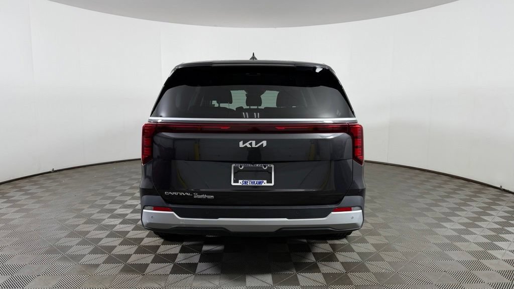 Used 2025 Kia Carnival FWD image 7