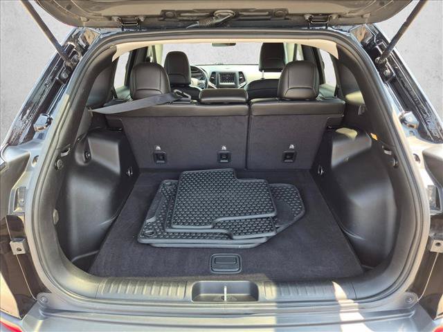 Used 2020 Jeep Cherokee Latitude Plus w/ Cold Weather Group AWD/4WD image 7