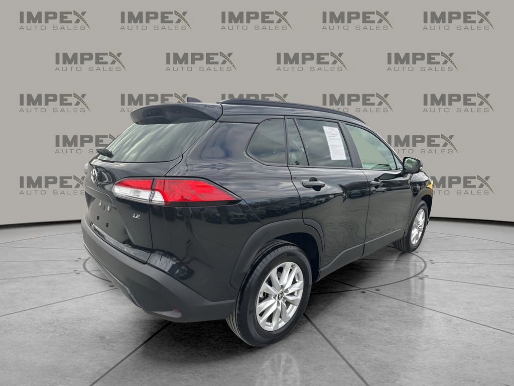 Used 2025 Toyota Corolla Cross LE image 5