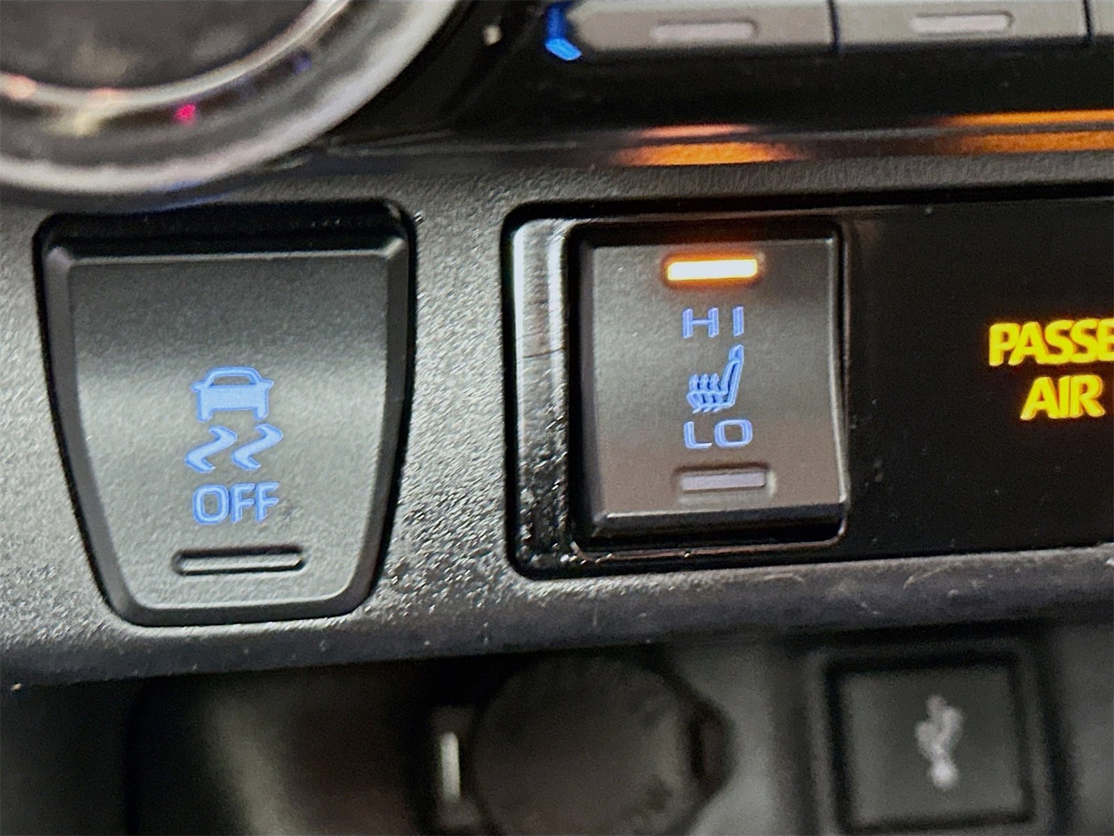 Certified 2020 Toyota RAV4 XLE image 19