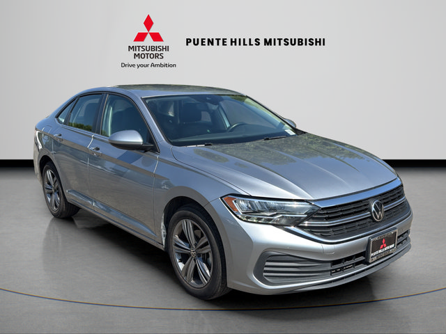 Used 2024 Volkswagen Jetta SE FWD image 3