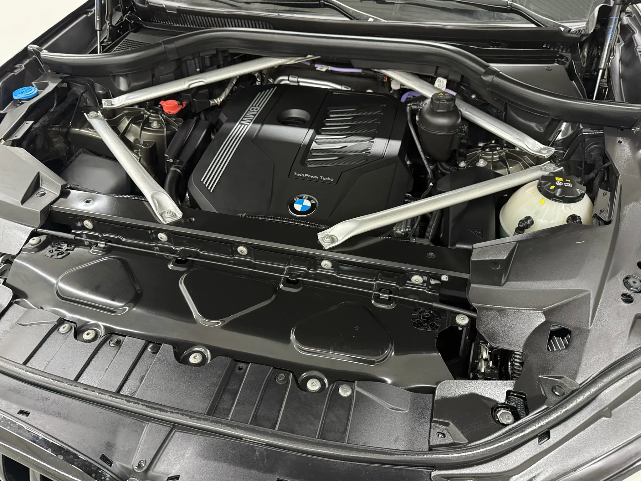 Used 2023 BMW X6 xDrive40i w/ M Sport Package image 51