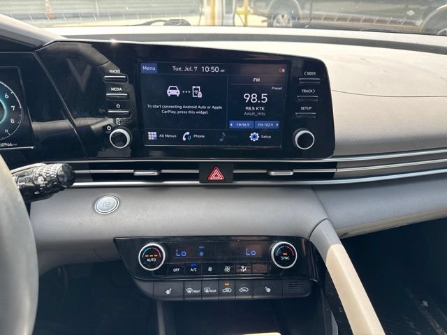 Used 2021 Hyundai Elantra SEL w/ Convenience + Premium Package FWD image 21