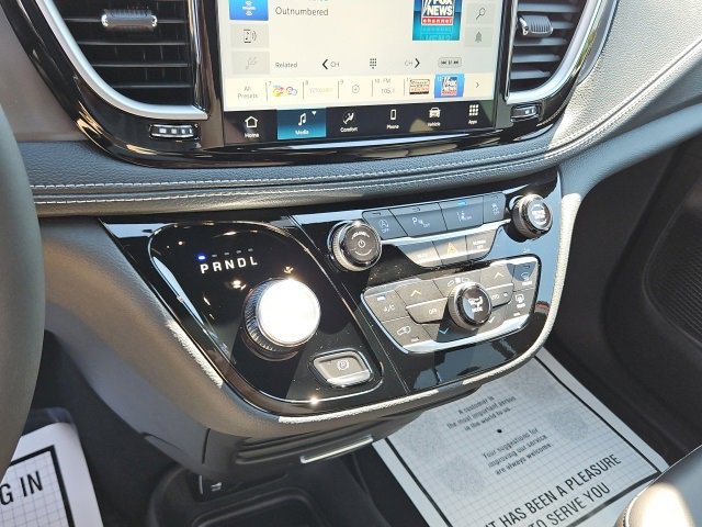 New 2026 Chrysler Pacifica Select image 23