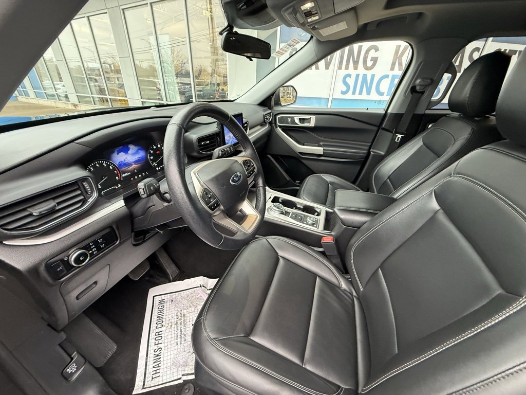 Used 2024 Ford Explorer XLT w/ Equipment Group 202A image 9
