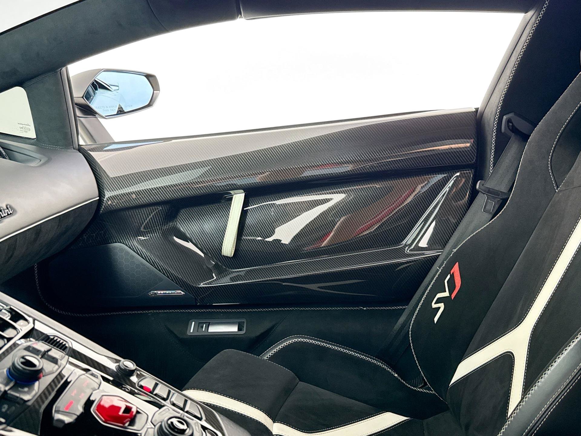 Used 2020 Lamborghini Aventador SVJ AWD/4WD image 36