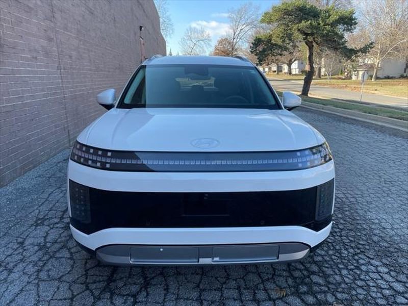 New 2026 Hyundai Ioniq 9 SEL w/ Tow & Go Package AWD/4WD image 8