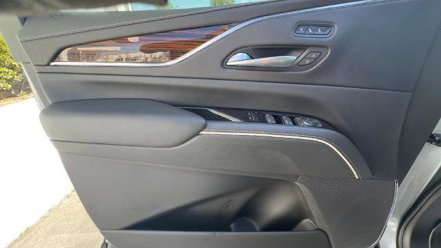 Used 2022 Cadillac Escalade Premium Luxury image 14