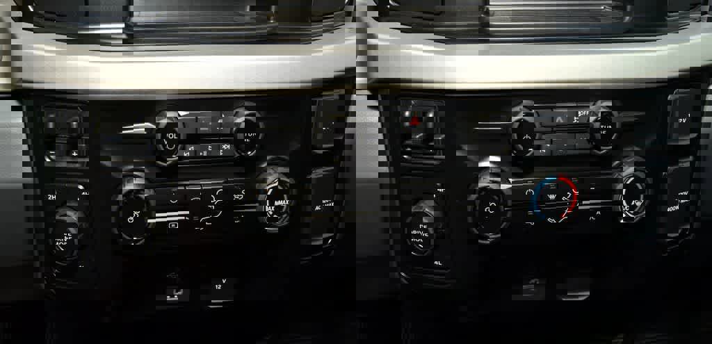 New 2025 Ford F250 XLT w/ F-250 >10K GVWR Package image 26