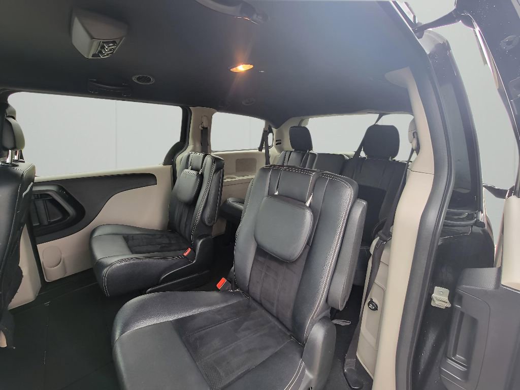 Used 2018 Dodge Grand Caravan SXT image 23