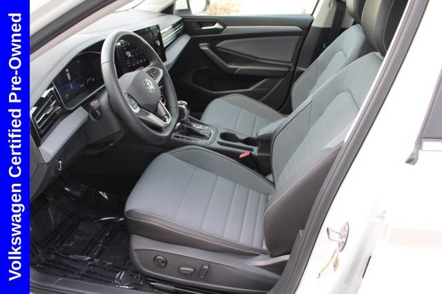 Used 2025 Volkswagen Jetta SE FWD image 14