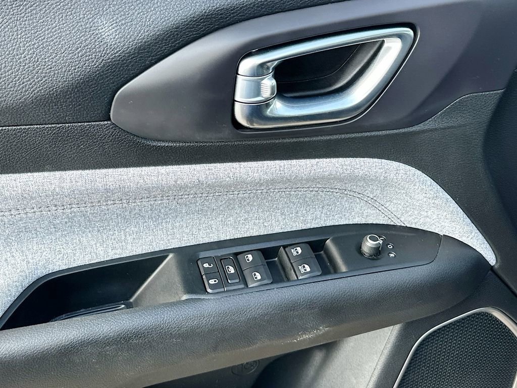 Used 2022 Jeep Compass Latitude image 21