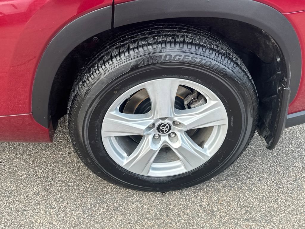 Used 2022 Toyota Highlander LE image 40