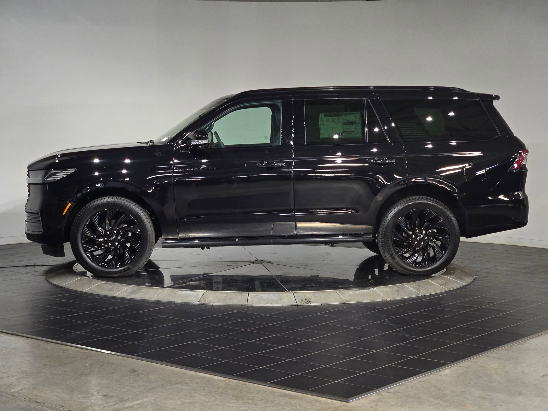 New 2025 Lincoln Navigator L Reserve w/ Jet Appearance Package image 5