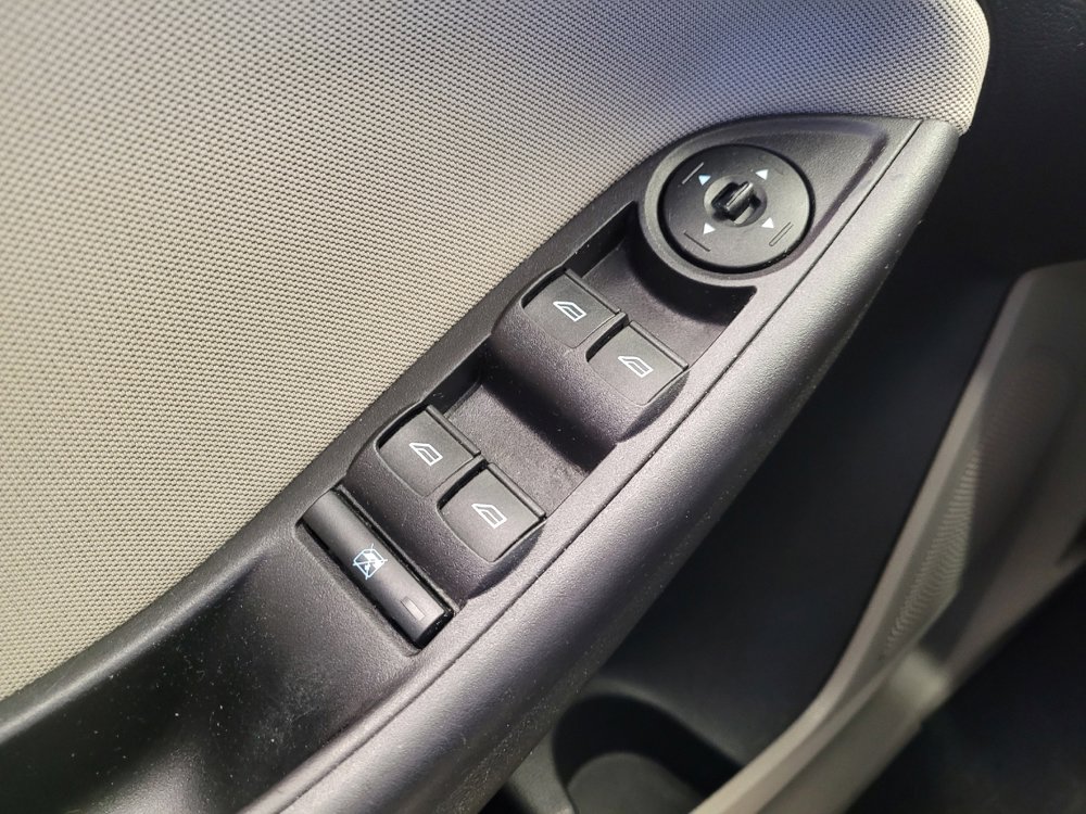 Used 2015 Ford Focus SE w/ SE Sport Package FWD image 27