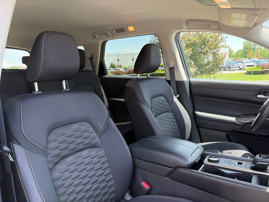 Used 2022 Nissan Pathfinder SV AWD/4WD image 29