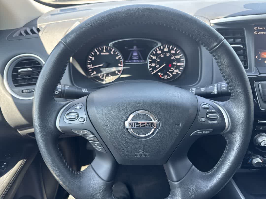 Used 2020 Nissan Pathfinder SV image 14