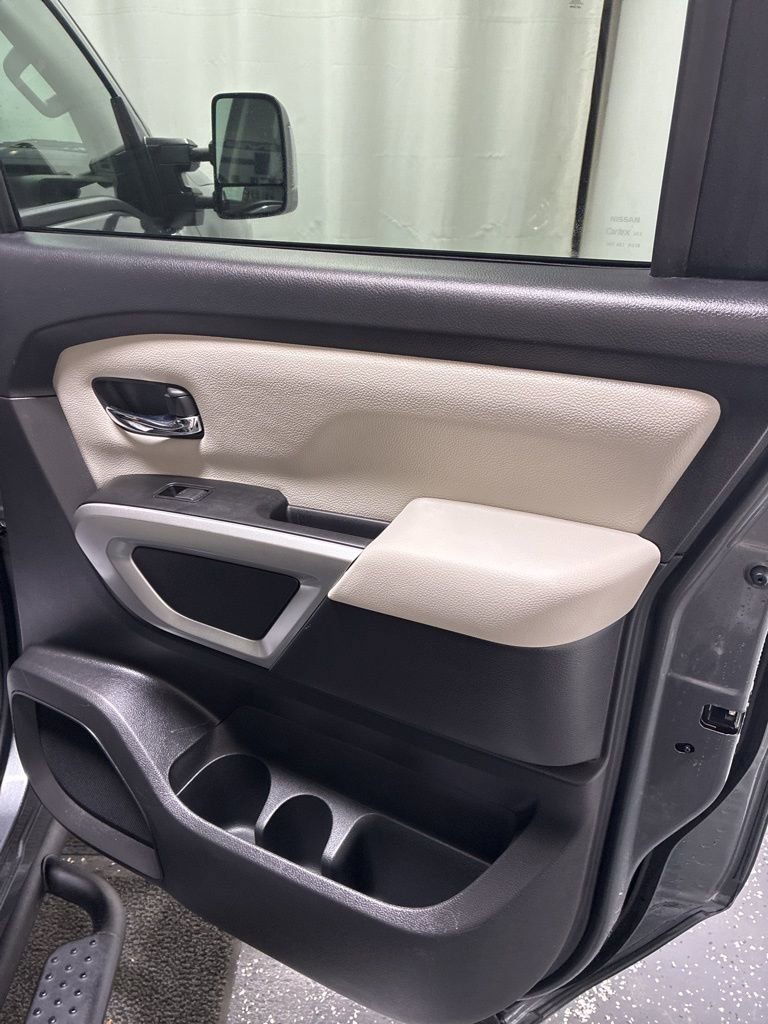 Used 2024 Nissan Titan SV w/ SV Convenience Package image 27