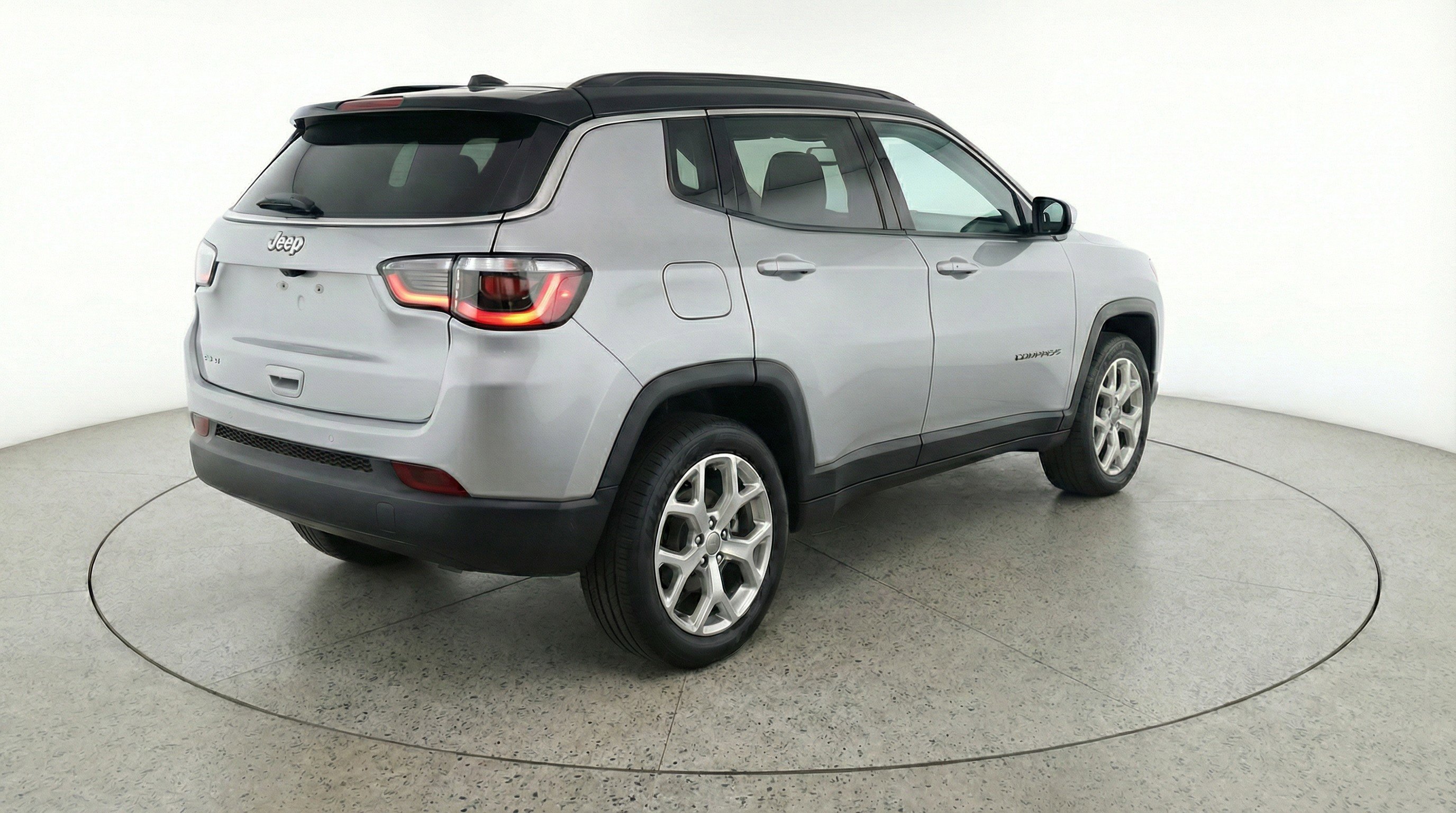 Used 2025 Jeep Compass Limited image 9