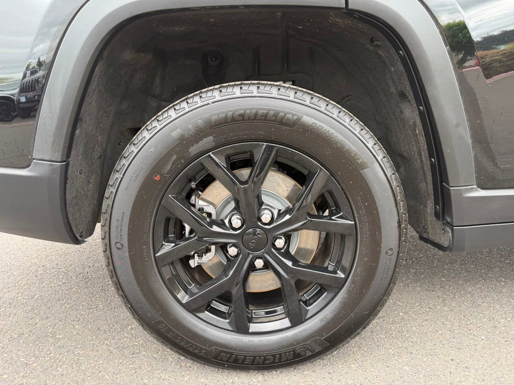 Used 2025 Jeep Grand Cherokee L Altitude AWD/4WD image 9