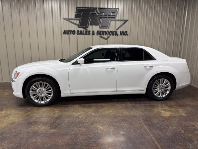 Used 2014 Chrysler 300 AWD w/ Driver Convenience Group image 3