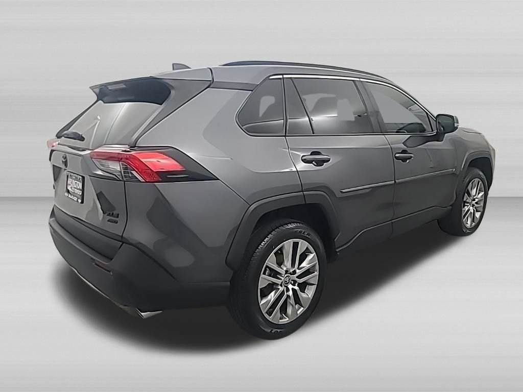 Used 2022 Toyota RAV4 XLE Premium AWD/4WD image 5