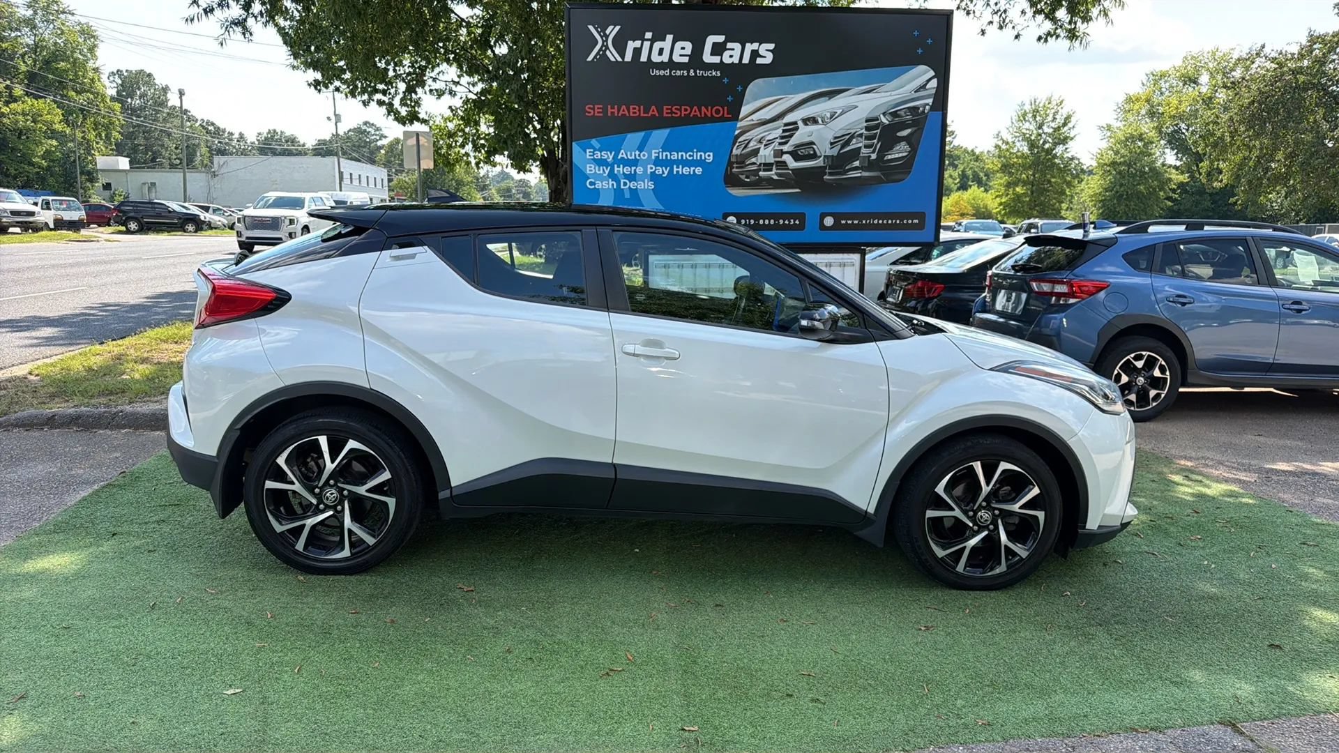 Used 2020 Toyota C-HR XLE FWD image 7