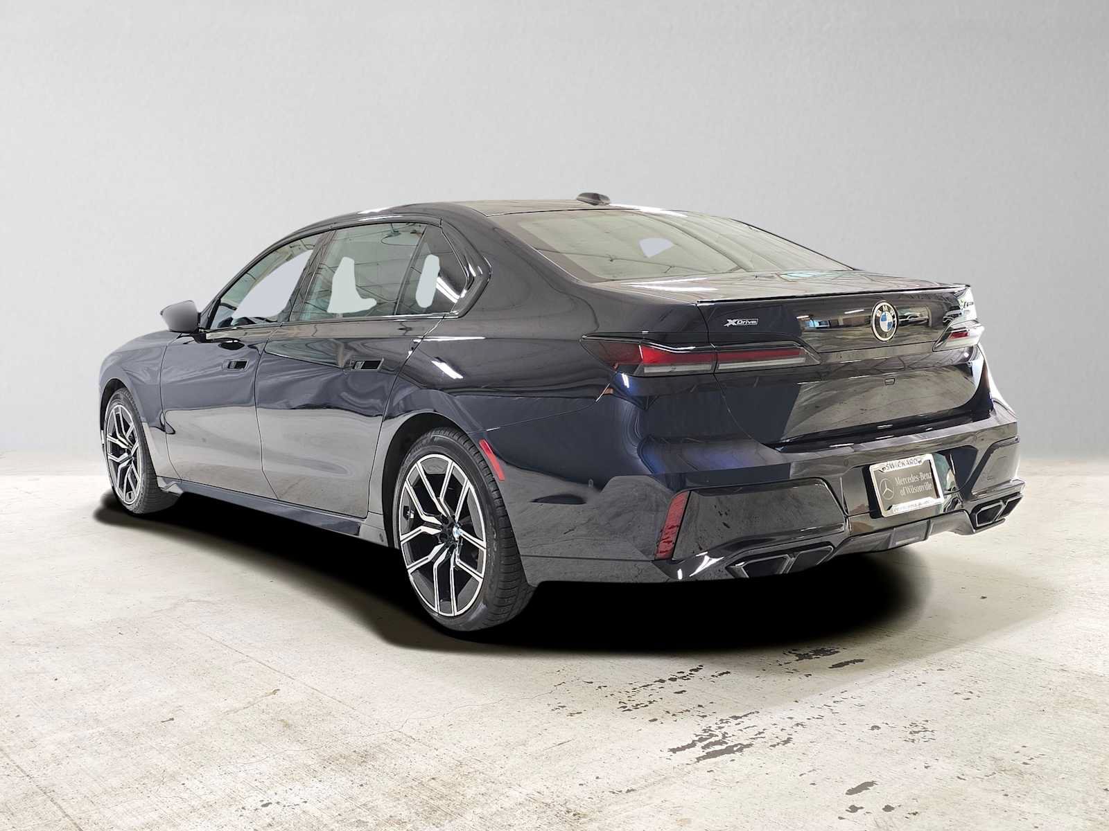 Used 2023 BMW 760i xDrive AWD/4WD image 5