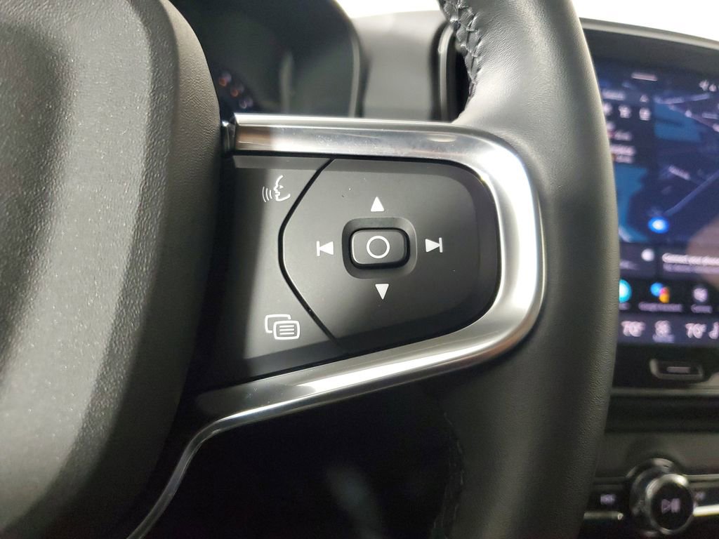 Certified 2026 Volvo XC40 B4 Plus w/ Climate Package image 28