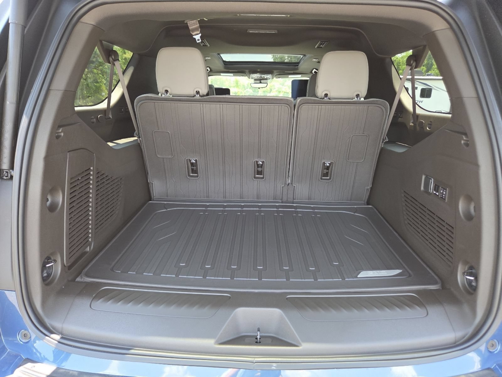 New 2026 GMC Yukon XL Elevation w/ Elevation Premium Package AWD/4WD image 27