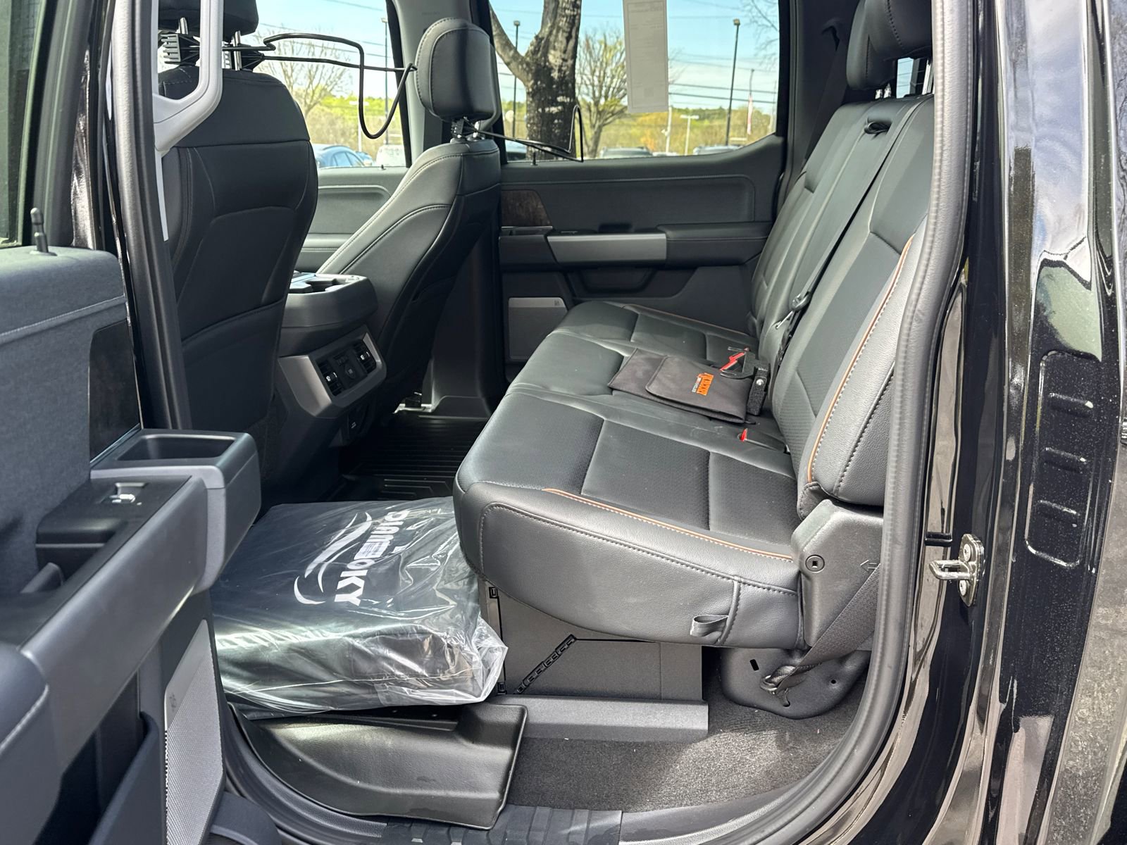 New 2026 Ford F250 Lariat w/ Black Appearance Package image 22