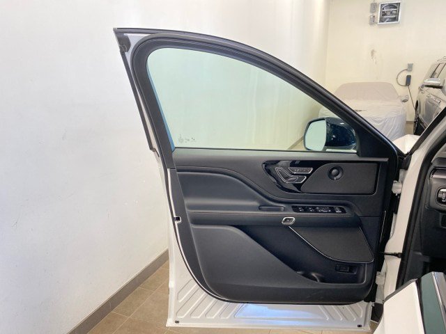 New 2026 Lincoln Aviator AWD image 9